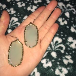 Bundle: two pairs of statement earrings !